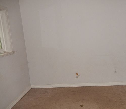 4th image of 218 Emery Ave N
