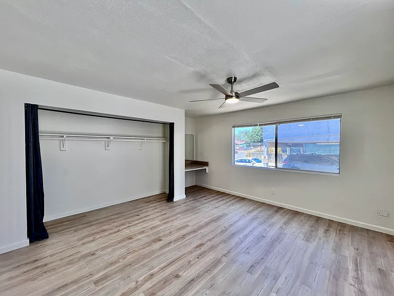 422 N Vine St #D — Photo 2