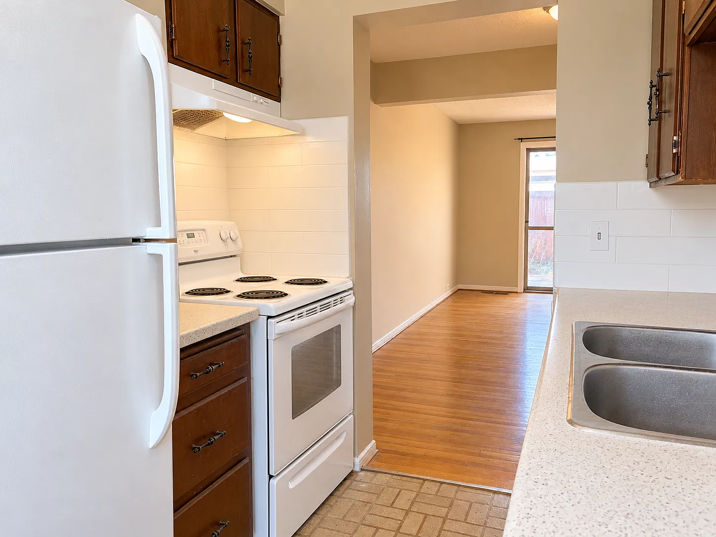 Enjoy Resort-Style Living! 2 Bed, 1.5 Bath Townhouse with Access to an Outdoor Pool and Tennis Co... — Photo 4