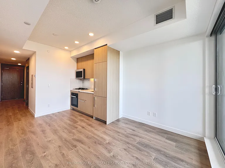 75 Billes Hts #1709 — Photo 2