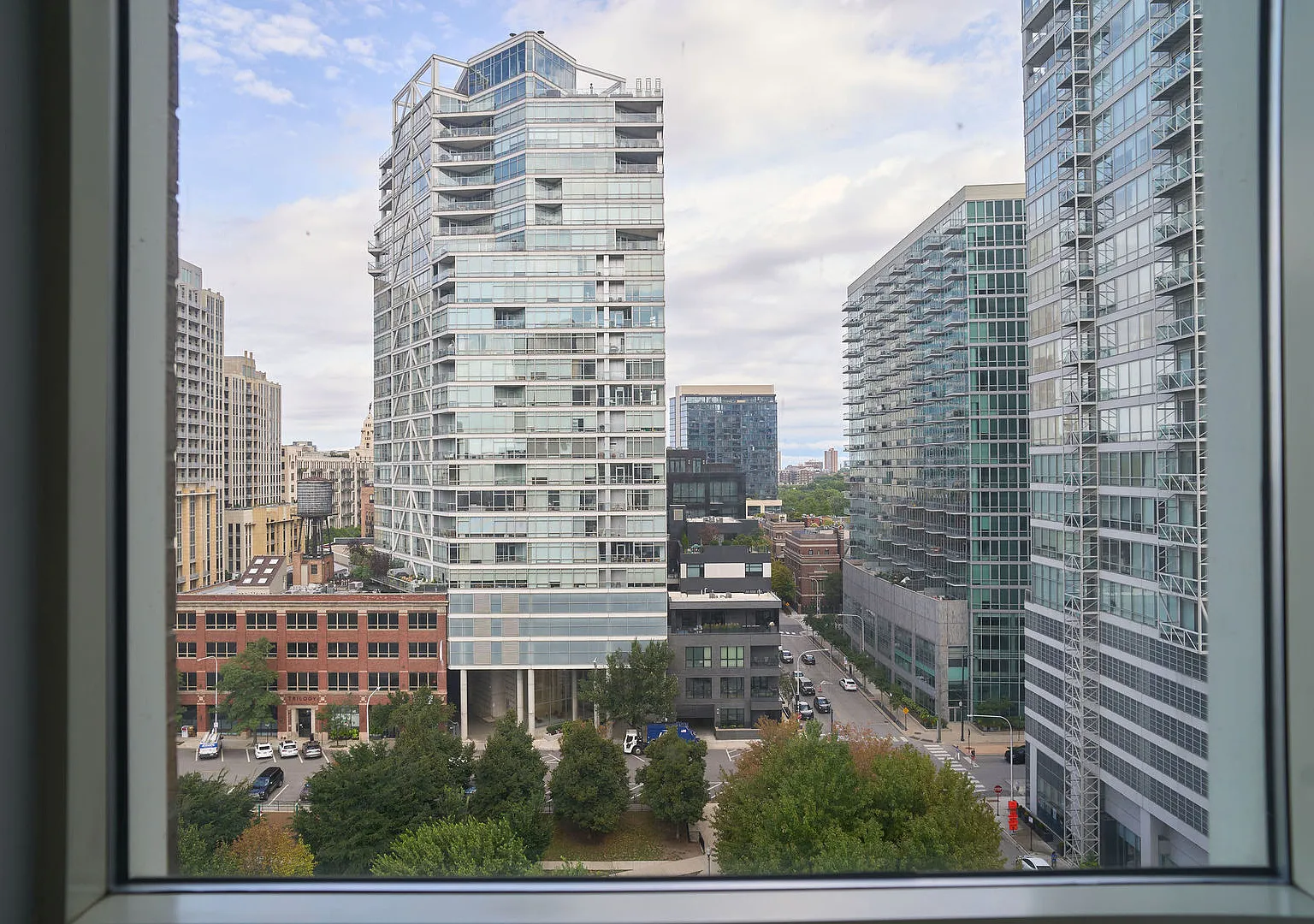 2 bed, 2.0 bath, 1200 sqft, $4,300 — Photo 2