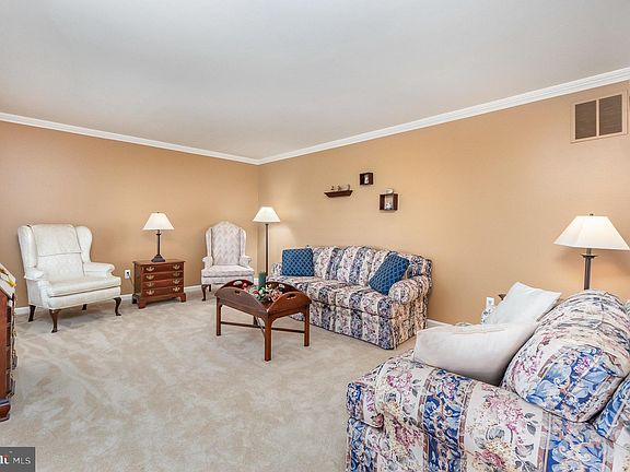 5th image of 714 Cedarday Dr