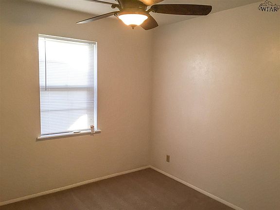 2nd image of 905 Park Plaza Dr
