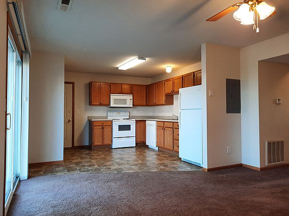 3rd image of 906 Washington Ave SE #401
