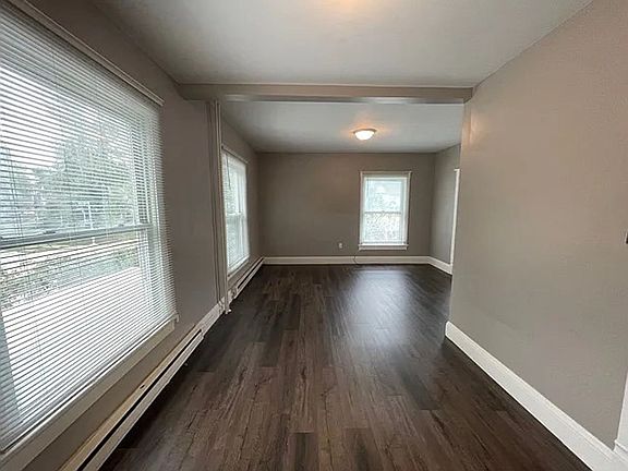 3rd image of 625 E Burlington St APT 4