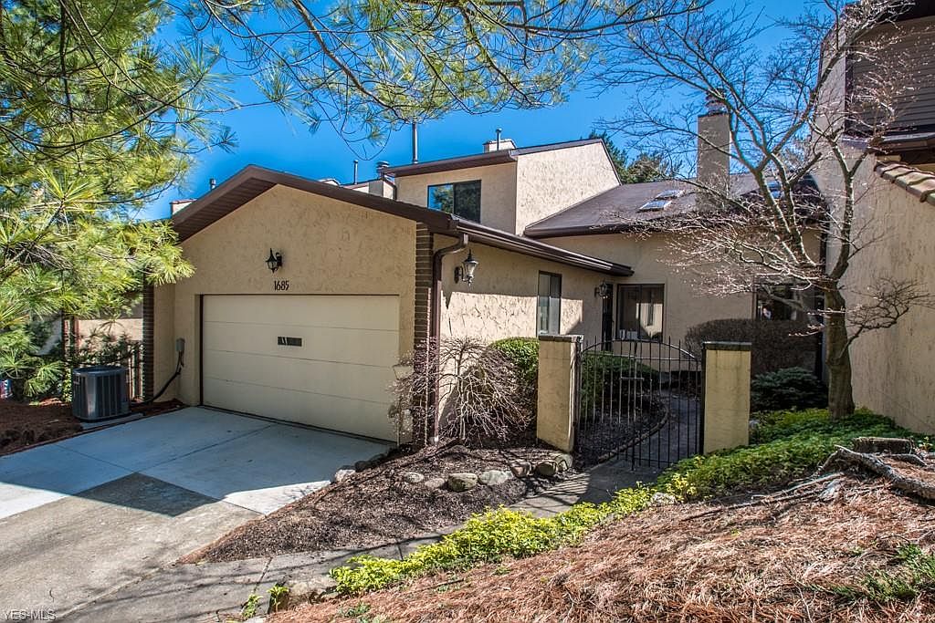 1685 Brookwood Dr, Akron, OH 44313 Zillow