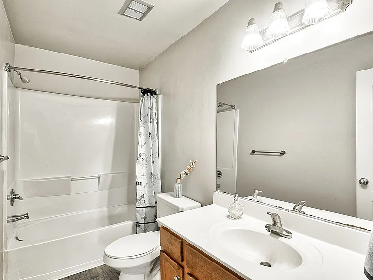 Maple Bay Apartment Townhomes — Photo 9