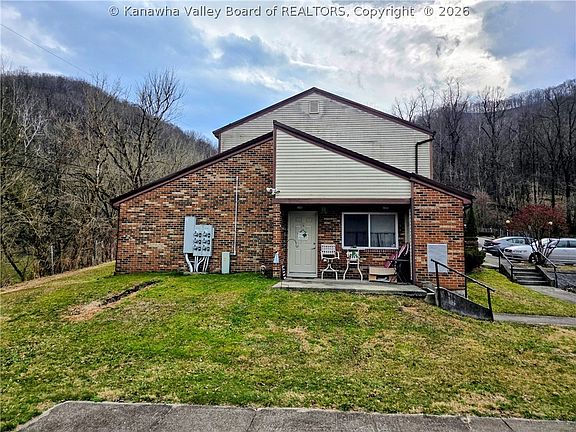 5th image of 437 Crown Hill Dr