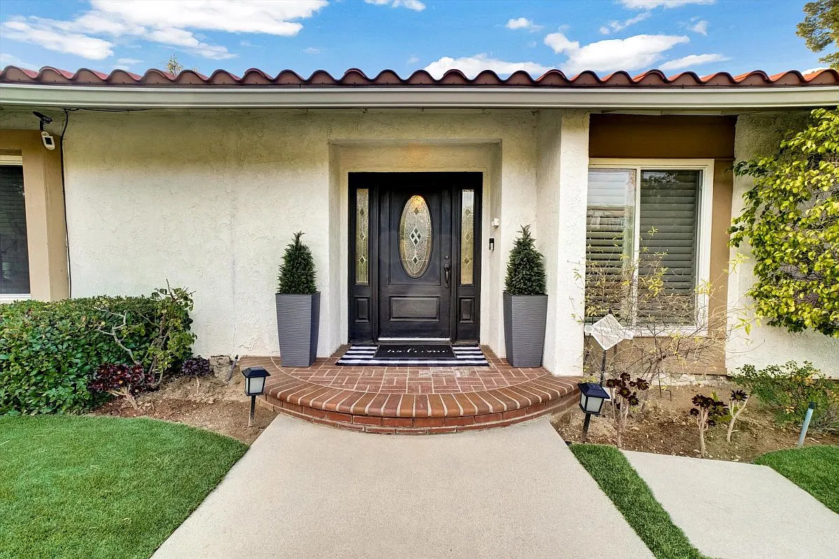 5 bed, 3.0 bath, 2869 sqft, $5,999 — Photo 4