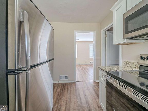 2nd image of 1433 Dennis Dr