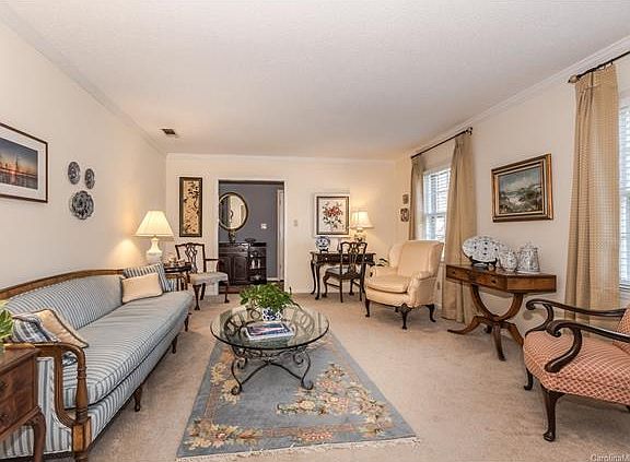 4th image of 2013 Knickerbocker Dr