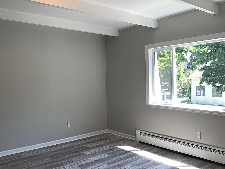 52 College Ave — Photo 3