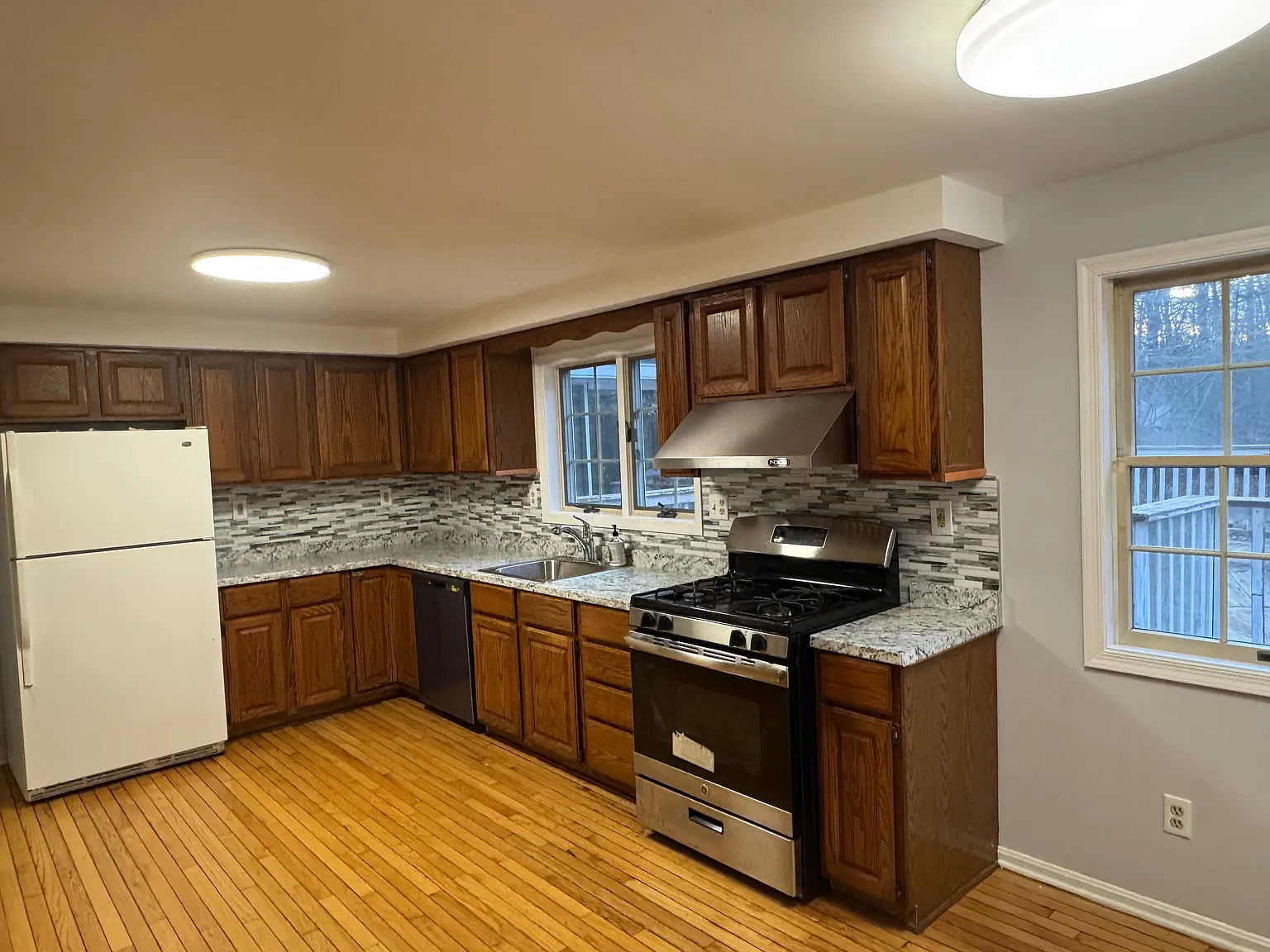 3 bed, 2.5 bath, 1704 sqft, $2,800 — Photo 3