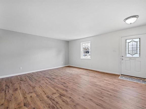 3rd image of 1037 Pinegate Dr