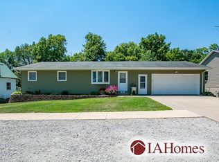 70 Washington St N, Riverside, IA 52327