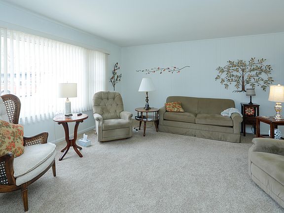 3rd image of 3421 Tamsin Ave