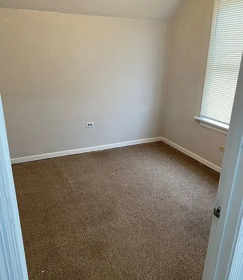 11809 S Lafayette Ave — Photo 10