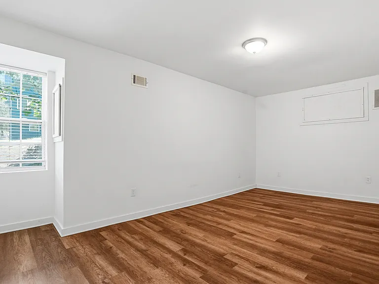 439 Oak Rd — Photo 13