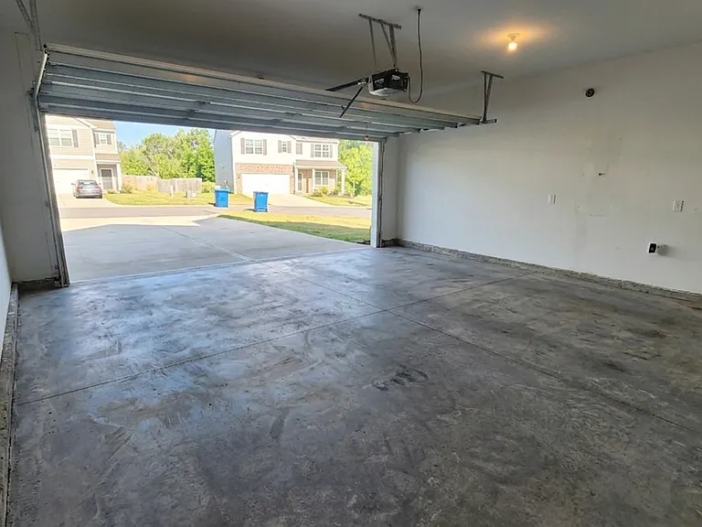 7451 Buckpasser Dr — Photo 3