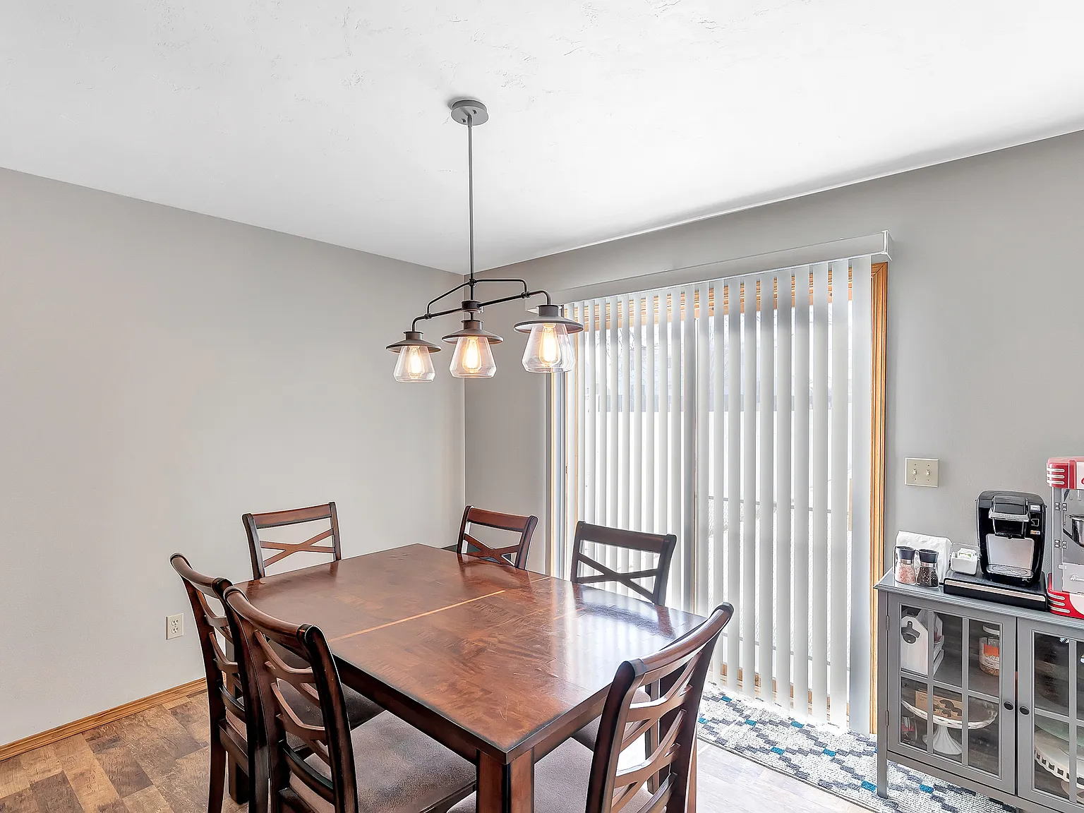 3 bed, 2.5 bath, 1878 sqft, $2,195 — Photo 2