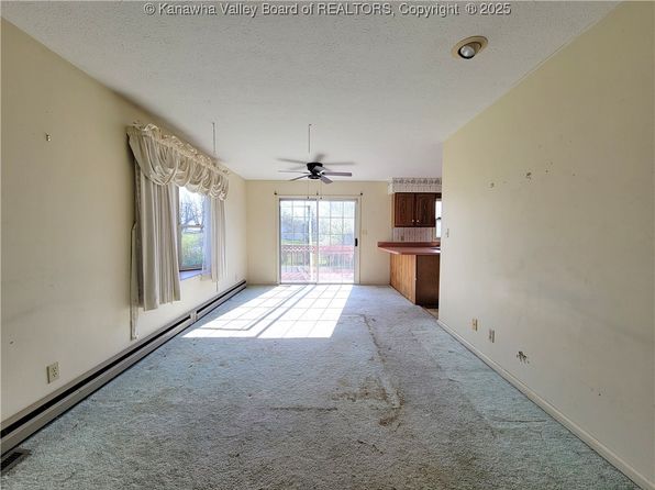 3076 Summerlee Rd, Oak Hill, WV 25901