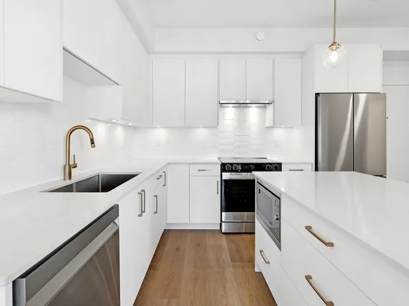 20286 72b Ave #417, Langley, BC V2Y 3E6