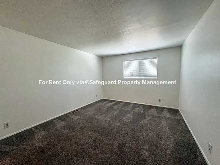 1906 E Jeremy Ct — Photo 11
