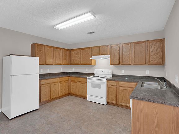 3rd image of 309 Summer Bend Rd