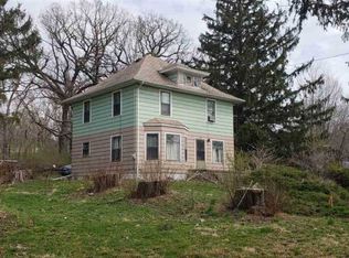 7086 Valley Dr, Bettendorf, IA 52722