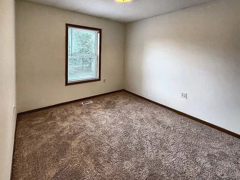 523 W Mulberry St — Photo 10