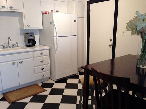 3rd image of 4516 Broadway St Unit 104