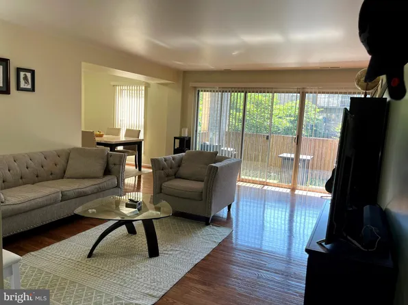 37 Canterbury Sq APT 201, Alexandria, VA 22304