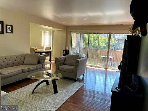 37 Canterbury Sq #201 Photo 1