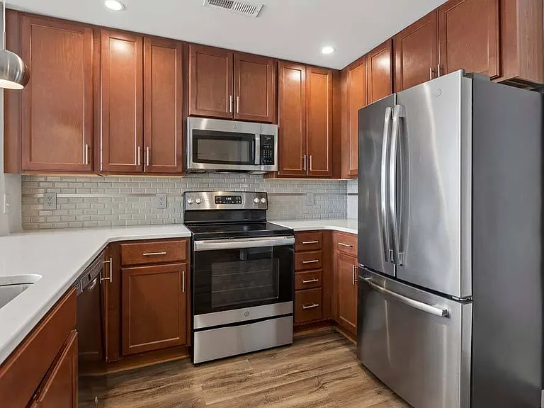 Midtown Crossing Apartments — Photo 78