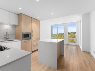 1500 Fern St #1208, North Vancouver, BC V7J 0A9