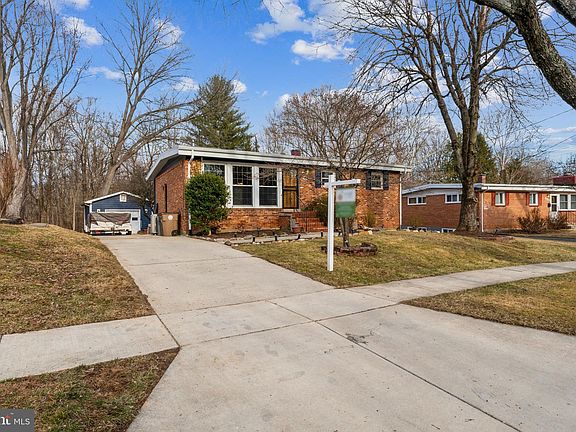 3rd image of 611 Marcia Ln