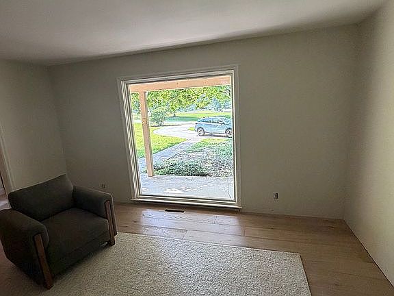 5th image of 1606 Woodfield Dr