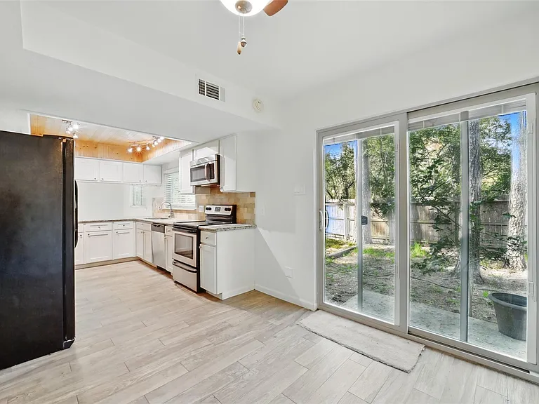 19 Still Glen Ct — Photo 11