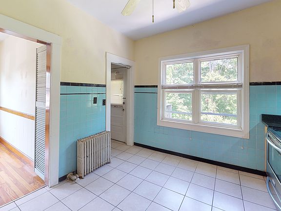 2nd image of 48 Oak St