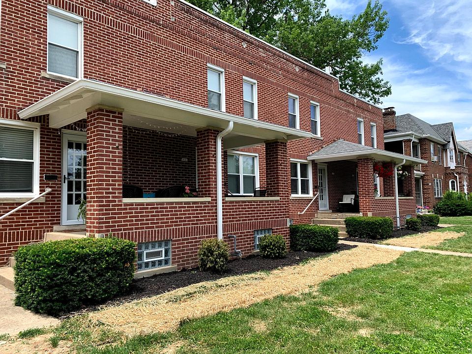 Front of building - corner unit on left