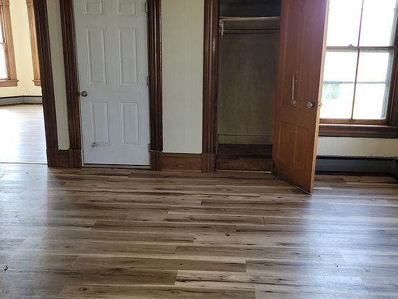 5th image of 743 Stanley St Floor 1