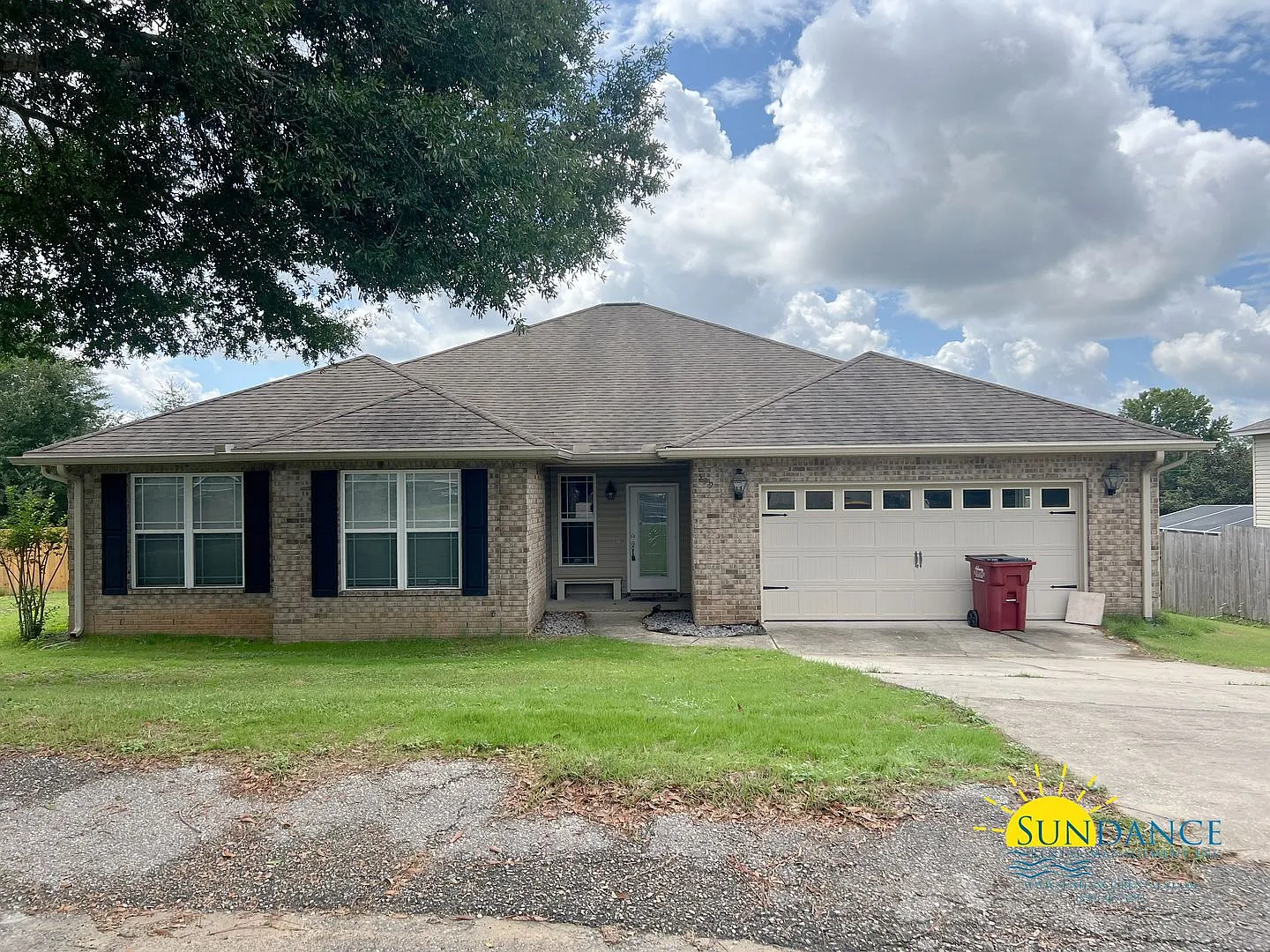 Charming Large 4-Bedroom Home with Solar Panels in Crestview! — Photo 1