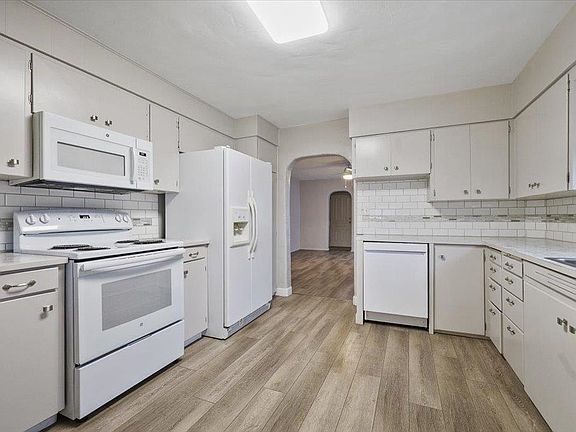 2nd image of 4014 N Maple St