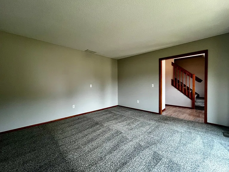 1034 Hemingford Ct — Photo 5