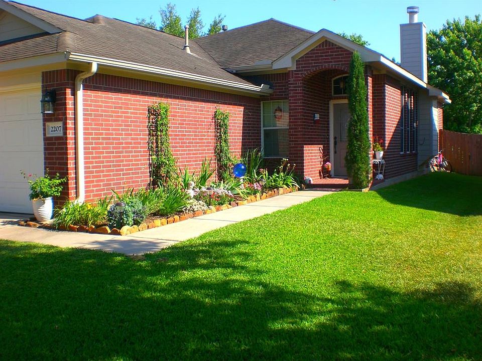 1st image of 2207 Highland Hills Dr