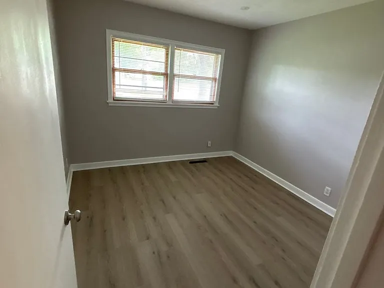 418 Wheelock Pkwy W — Photo 8