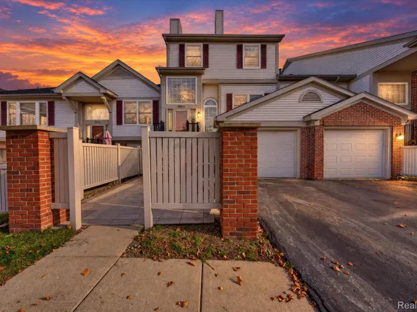49846 Pointe Xing, Plymouth, MI 48170