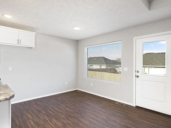 4th image of 1105 Abbey St