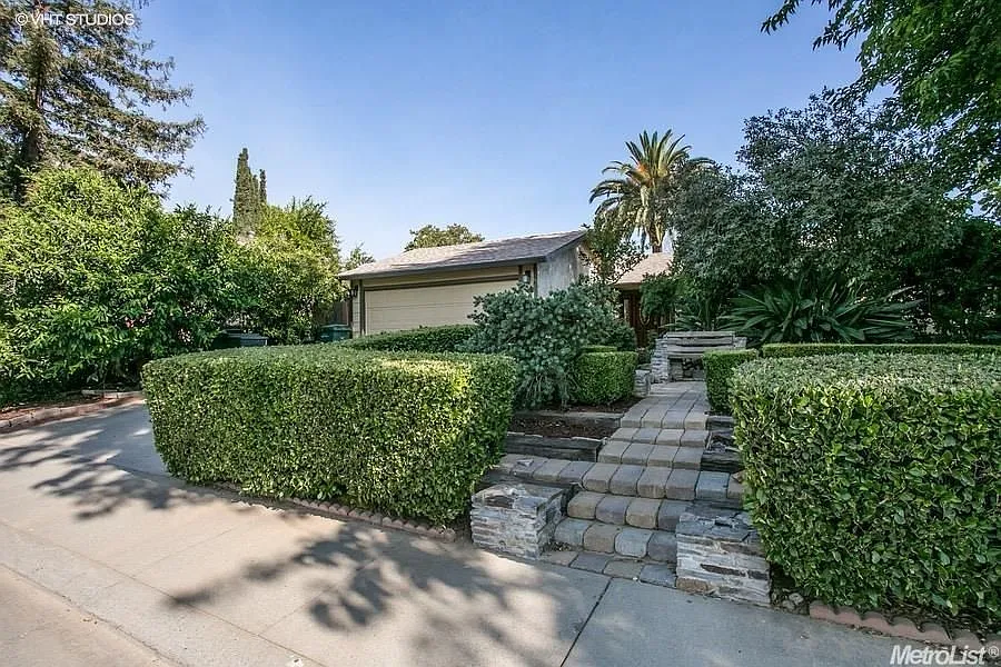 9387 Americana Way photo 1