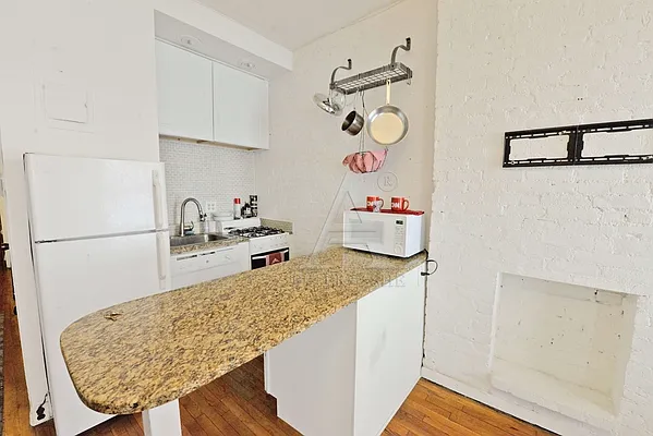 Rented by Peter Ashe | media 39